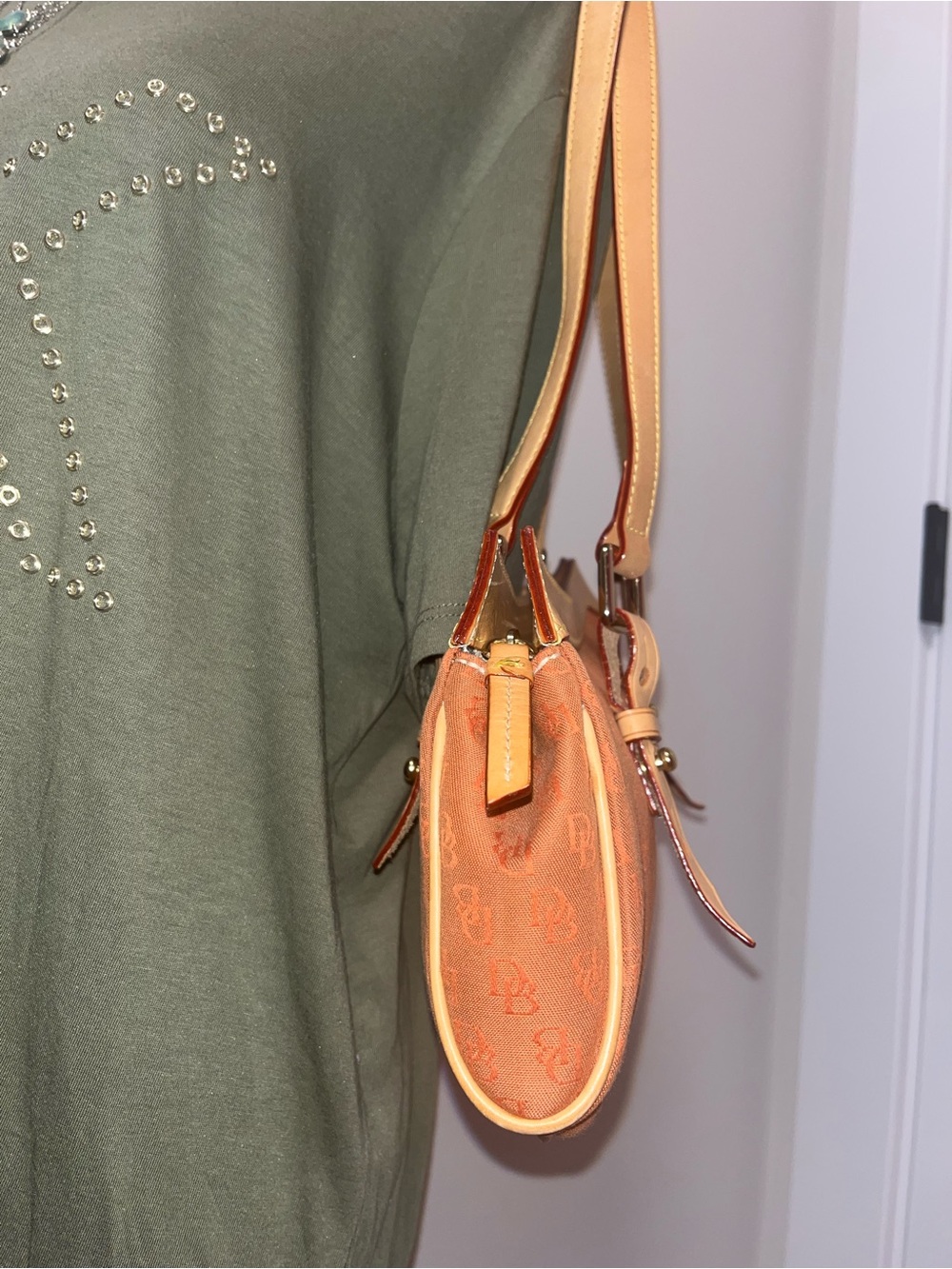 Beautiful Dooney & Bourke Canvas & Leather Shoulder Bag - Picture 2 of 9